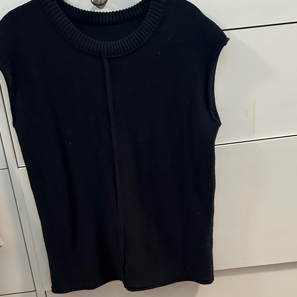 Black Sleeveless Knit Top